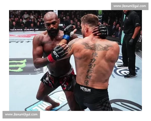 肘击定音!琼斯 UFC 巴黎赛 TKO 奥基延续连胜 肘击定音!琼斯 UFC 巴黎赛 TKO 奥基延续连胜