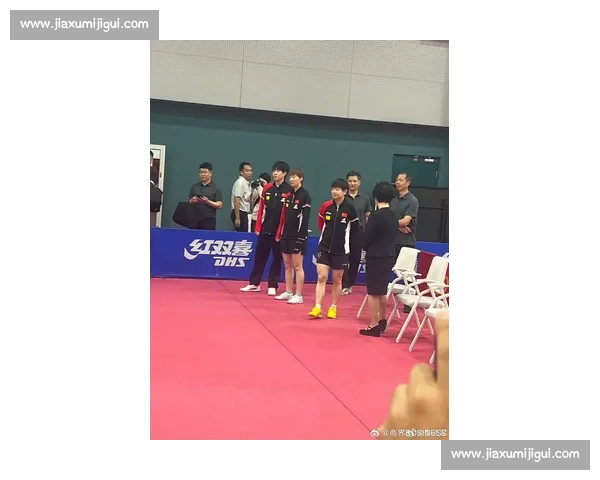 乒协主席王励勤率孙颖莎王曼昱王楚钦亮相 “旗帜杯” 开幕式